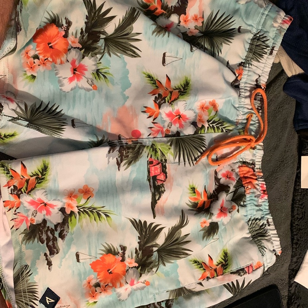 Sperry Men’s Large Floral Bathing suit